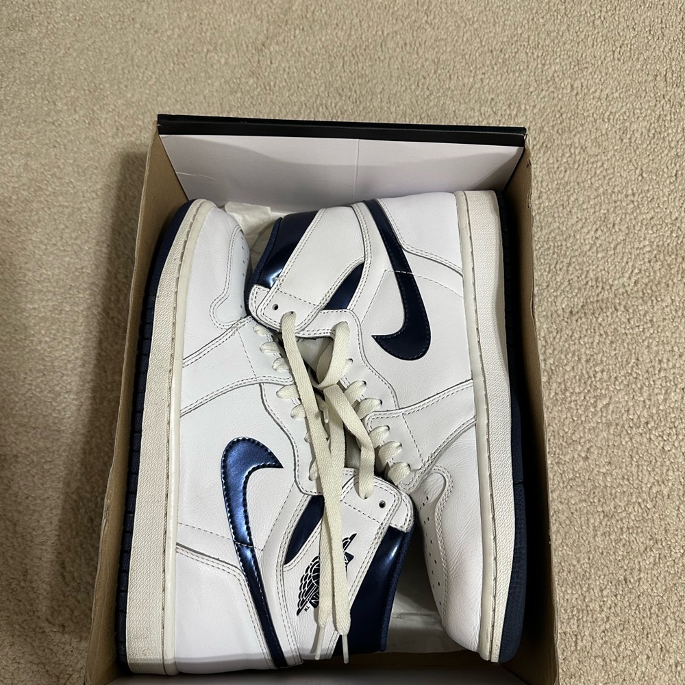 Jordan 1 - Metallic Navy Highs Size- Size 9